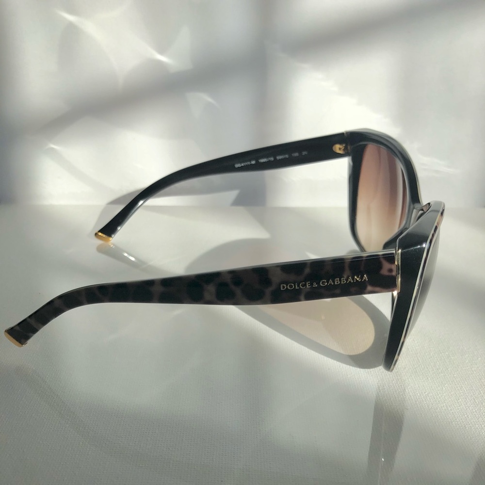 Sunglasses w/case - Picture 3 of 5